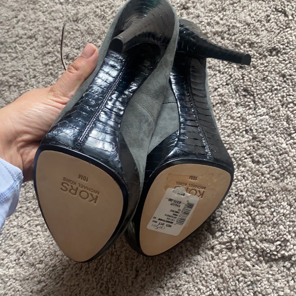NEW Michael Kors Gray Suede Platform Shoe with Black Snake Skin Accents Size 10 - Picture 5 of 12